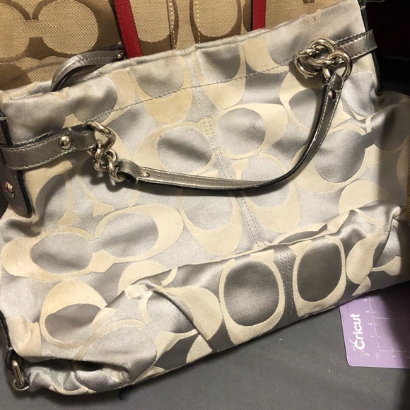 Purses - Picture 7 of 8